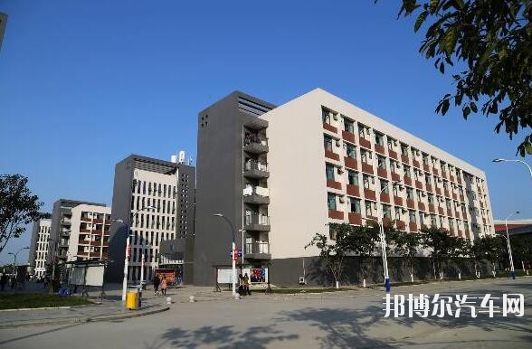 四川建筑汽车职业技术学院成都校区学费