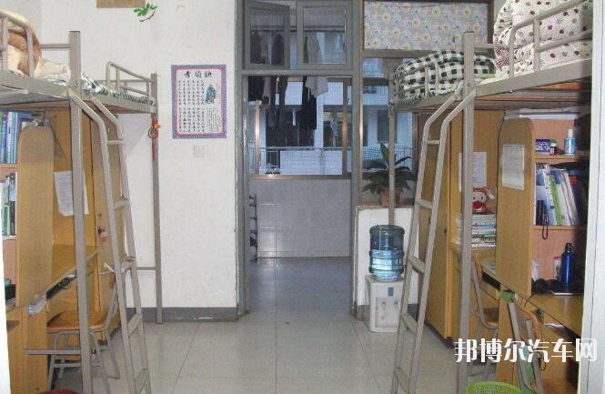 重庆商务高级技工汽车学校宿舍条件