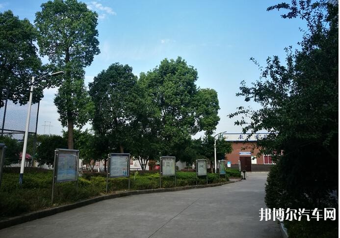 重庆联合技工汽车学校2019年报名条件、招生对象