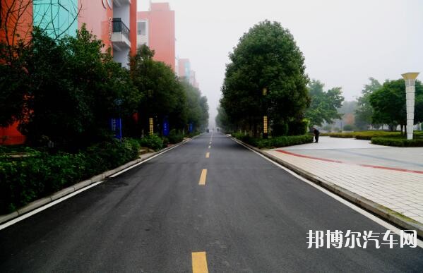 重庆南川隆化汽车职业中学校2019年报名条件、招生对象