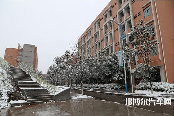 重庆荣昌汽车职业教育中心2019年报名条件、招生对象