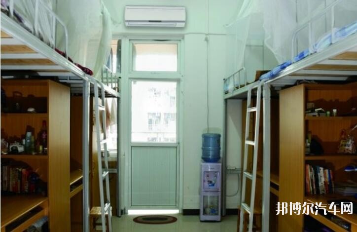 重庆渝北汽车职业教育中心宿舍条件