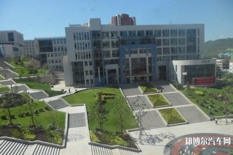 承德石油高等专科汽车学校