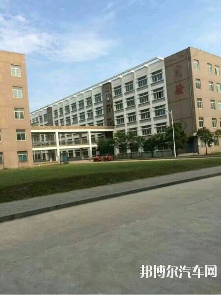 郑州工业安全汽车职业学院2019年招生办联系电话