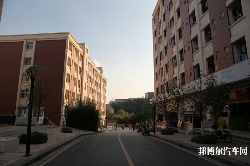 云南机电职业技术汽车学院是几本