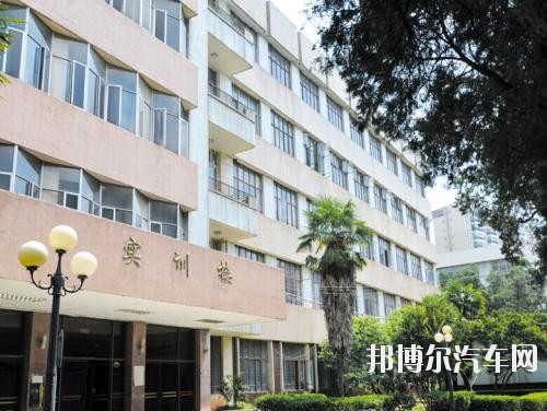 云南三鑫职业技术汽车学院2019年招生办联系电话