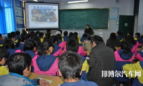 四川宣汉职业中专汽车学校